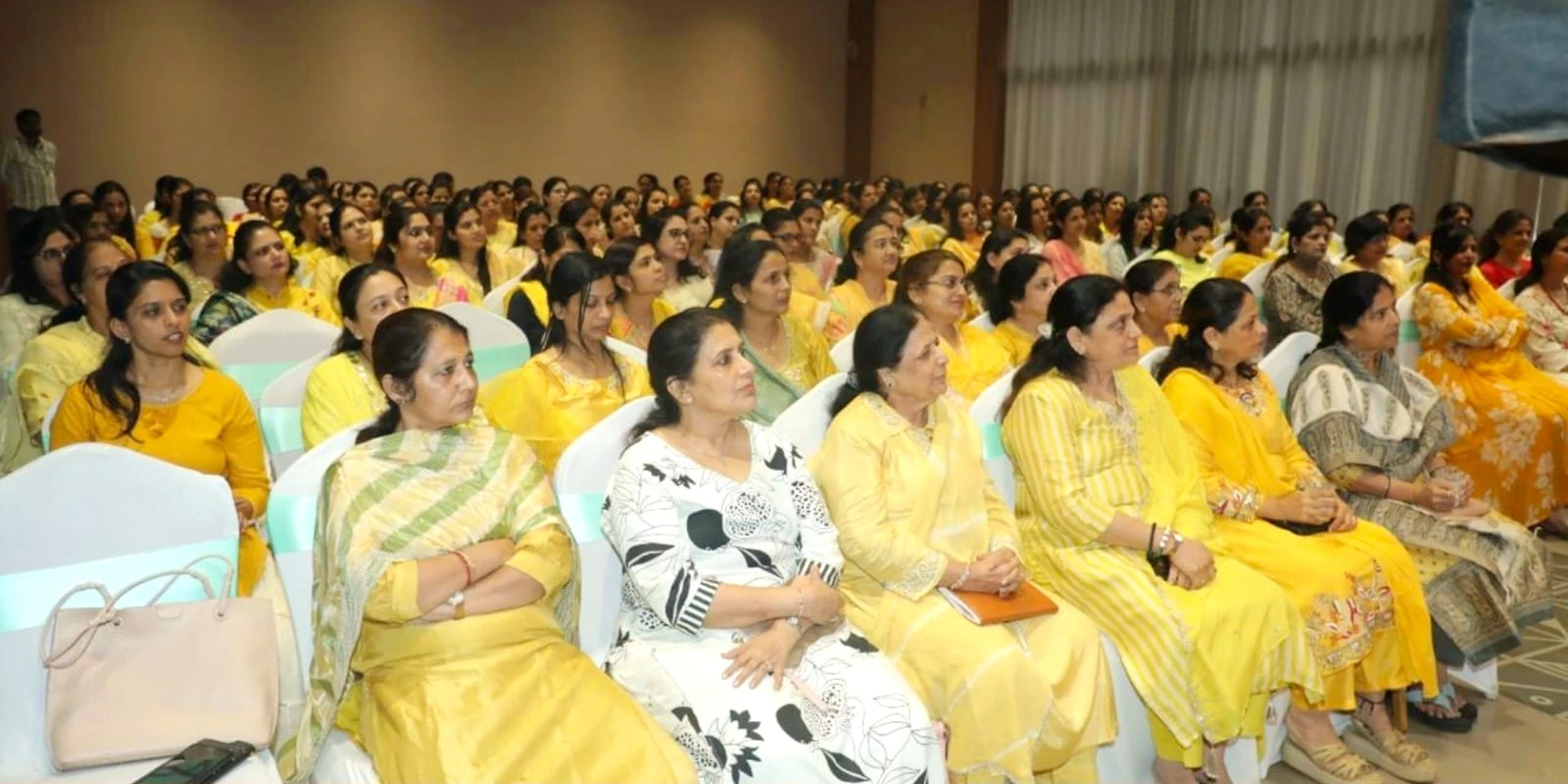 Audience at the JITO Women's Wing Nasik City Tour