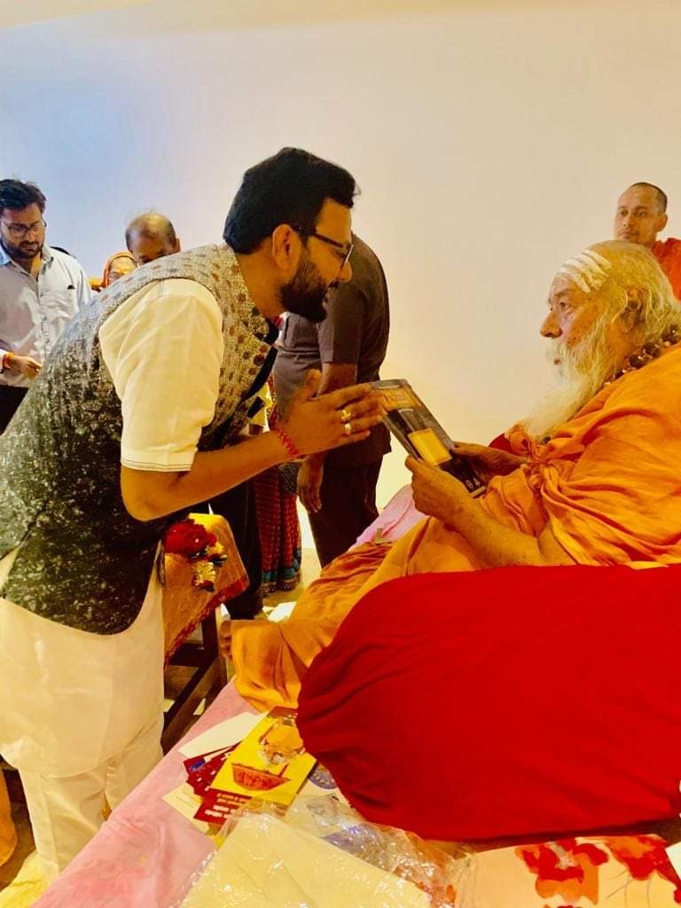 Dr. Ashish Patni receiving holy blessings from Shankaracharya Swami Shri Swaroopanand Saraswati Ji Maharaj